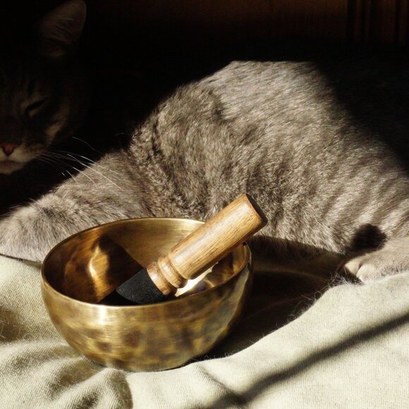 Handmade Nepal Singing Bowl Set + Cork Journal & Colorful Mat 🌿 Meditation Kit - Picture 5 of 6
